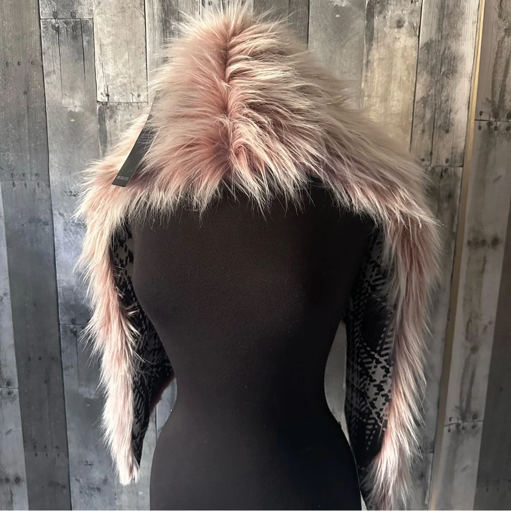 Spirithoods GALAH COLLECTOR EDITION FAUX FUR SHAWL NWT - Picture 2 of 8